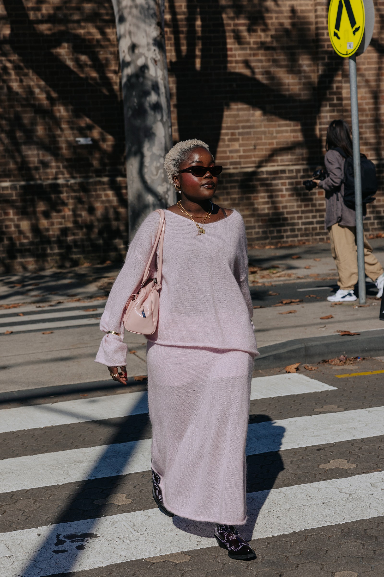 bolso rosa una tendencia de la primavera verano 2024.