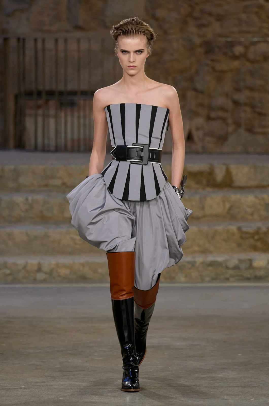 louis vuitton desfile crucero 2025 botas equitación