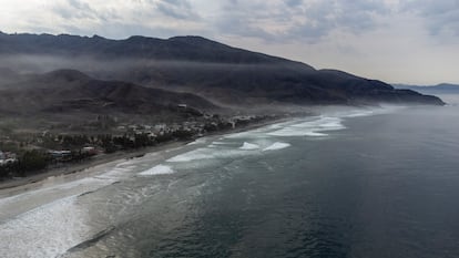La playa de San Juan de Alima, protegida por autodefensas locales, forma parte de un corredor seguro en los municipios de Coahuayana y Aquila.