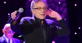 90 AÑOS DE FRANKIE VALLI CON LA IMPRESIONANTE INTEGRAL DE SU OBRA