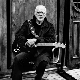 DAVID GILMOUR VOLVERÁ A SALIR DE GIRA