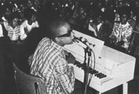 EL MARAVILLOSO STEVIE WONDER CUMPLE 74 AÑOS