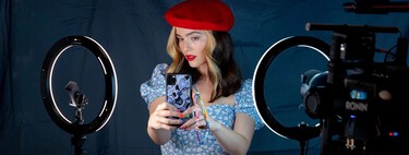 Esta versión ácida de 'Emily en París' es una divertida sátira sobre las redes sociales y la puedes ver en Disney Plus