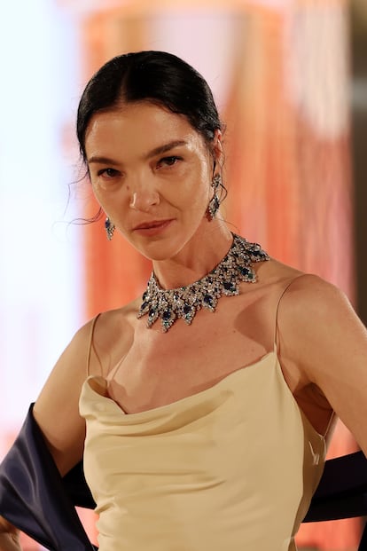 Maria Carla Boscono durante el desfile que tuvo lugar en el claustro de las termas de Diocleciano.