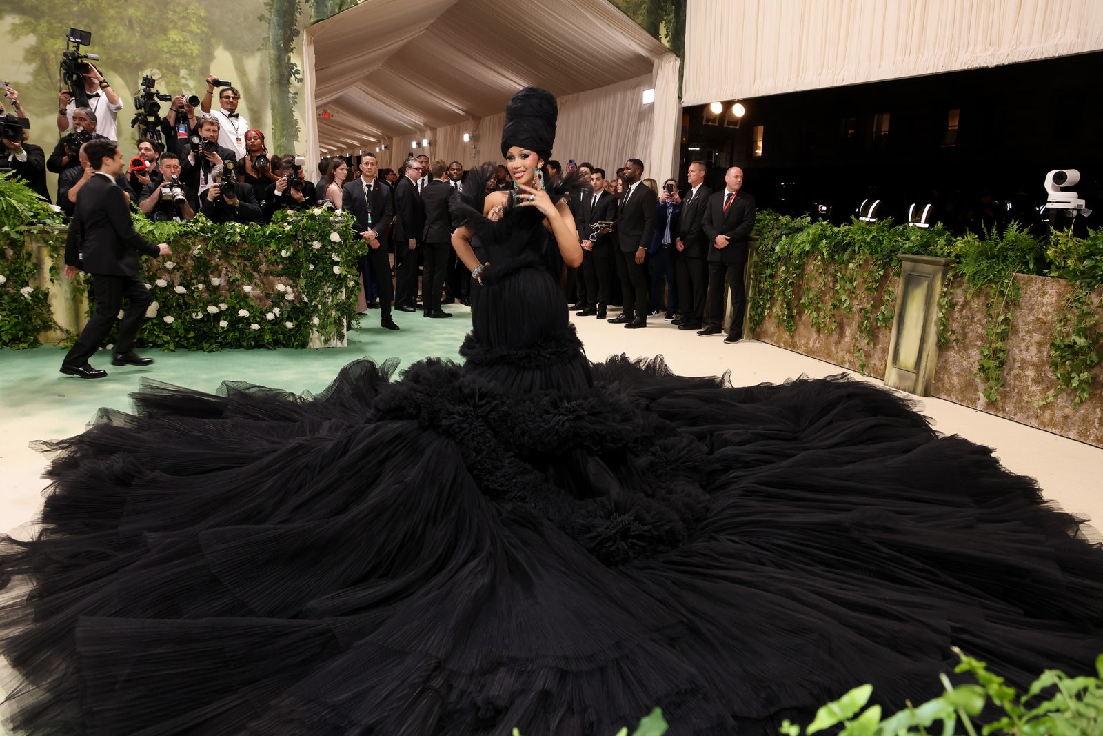 Met Gala 2024: Cardi B