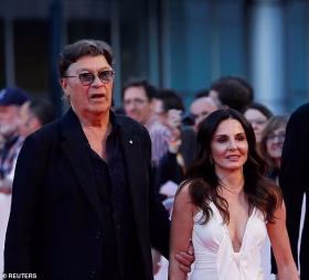 LOS HIJOS DE ROBBIE ROBERTSON DENUNCIAN A SU VIUDA POR "ABUSO A UN ANCIANO"