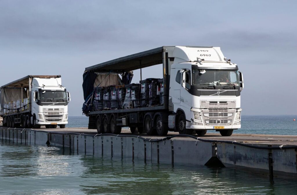 La ayuda humanitaria llega al muelle temporal de EE UU en Gaza mientras Israel acumula tropas en Rafah | Internacional