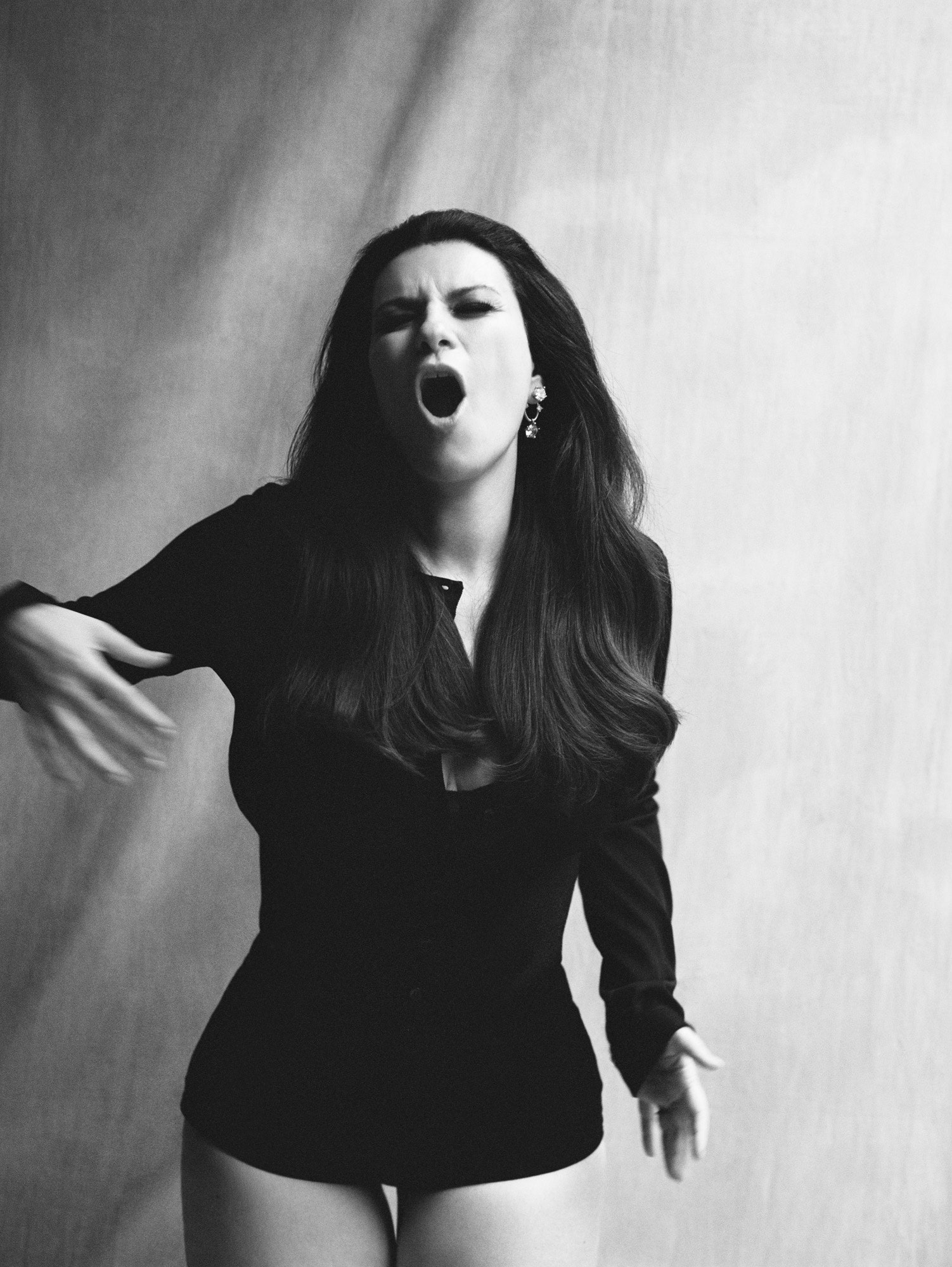 Laura Pausini con total look de Tom Ford y pendientes de Panconesi.