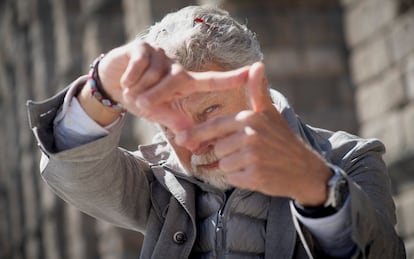 De la Fuente, de colega a colega, encuadrando al fotógrafo ante el acueducto de Segovia.