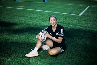 Hirini es la clase de mujer inspiradora que buscan las marcas en estos momentos. Tiene sangre maorí, se crio en una granja, en el seno de una familia de esquiladores, y lo ha conseguido todo en el rugby.