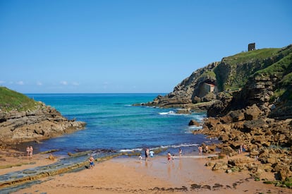 Vista de la playa de Santa Justa, en Ubiarco (Santillana del Mar).