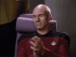 personaje de Star Trek aplaudiendo el hecho de que los mensajes falsos y la desinformación se haya reducido en WhatsApp.- Blog Hola Telcel