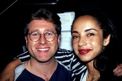Sade con el locutor radiofonico Dr. Fox en 1992.