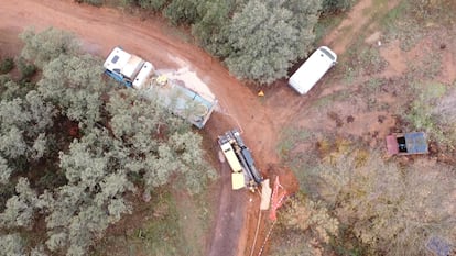 Trabajos de instalación de fibra óptica en imágenes cedidas por el Observatorio Asteo.
