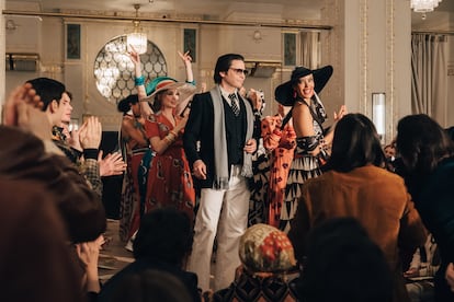 'Becoming Karl Lagerfeld' está ambientada en el París de los años 70.