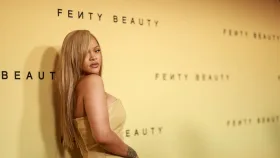 RIHANNA DICE QUE "EMPEZARÁ DE NUEVO" CON SU ÁLBUM "R9"