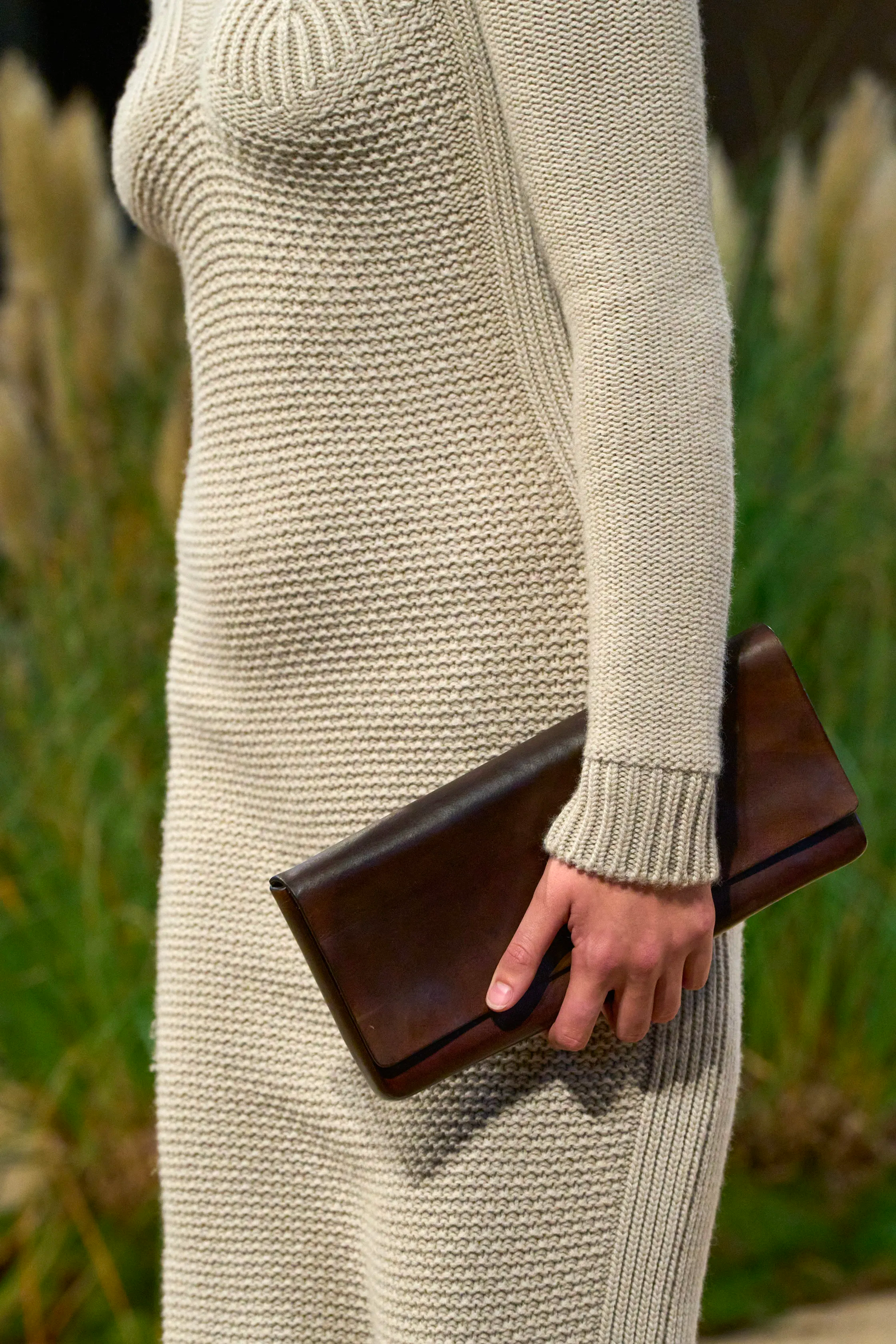 Bolsos que sern tendencia clutch de Max Mara primavera verano 2024