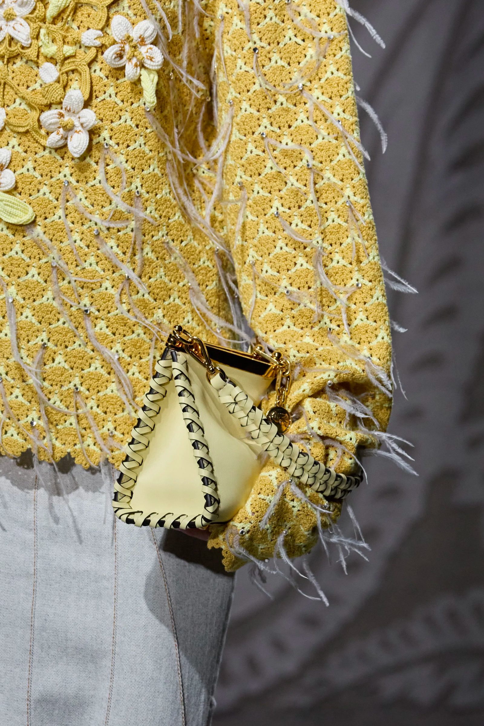bolso trenzado una tendencia de primavera verano 2024