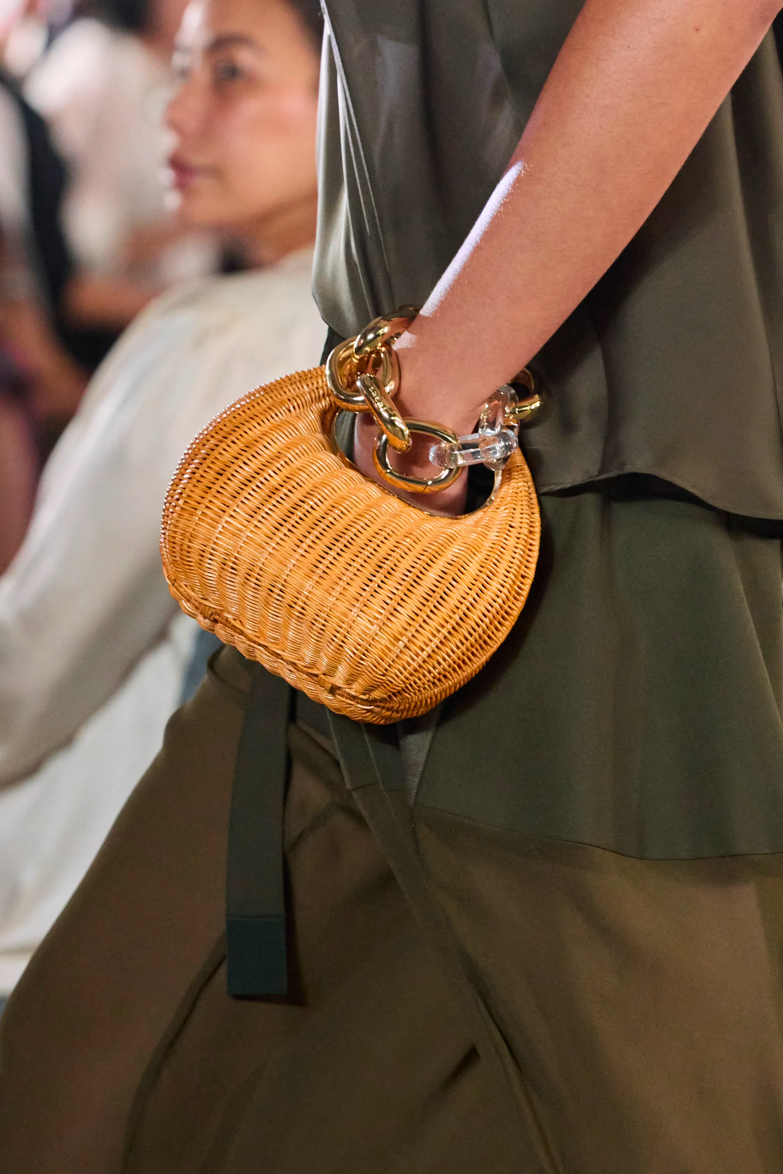 bolso trenzado una tendencia de primavera verano 2024