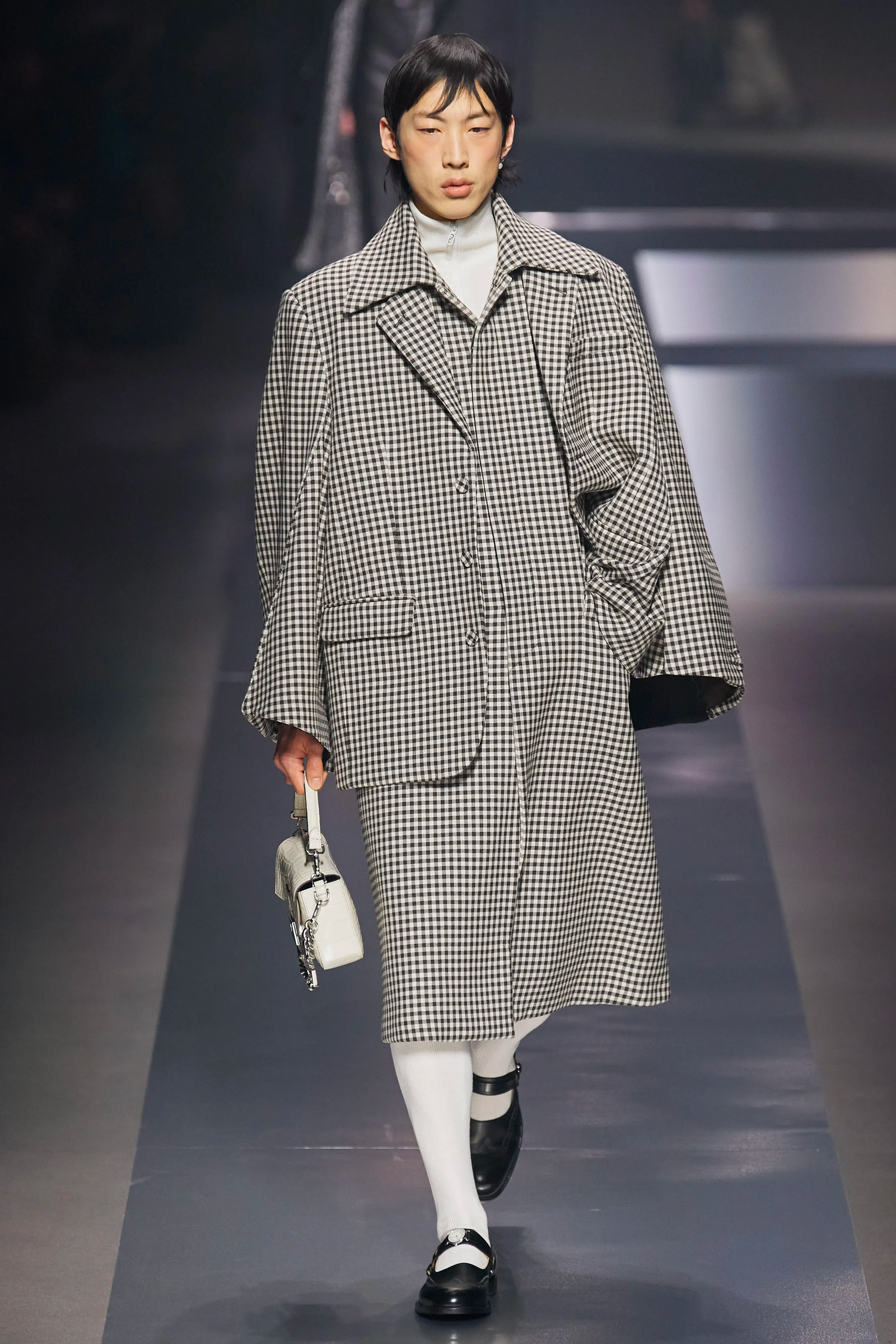 mary janes para hombre en Fendi otoño 2022.