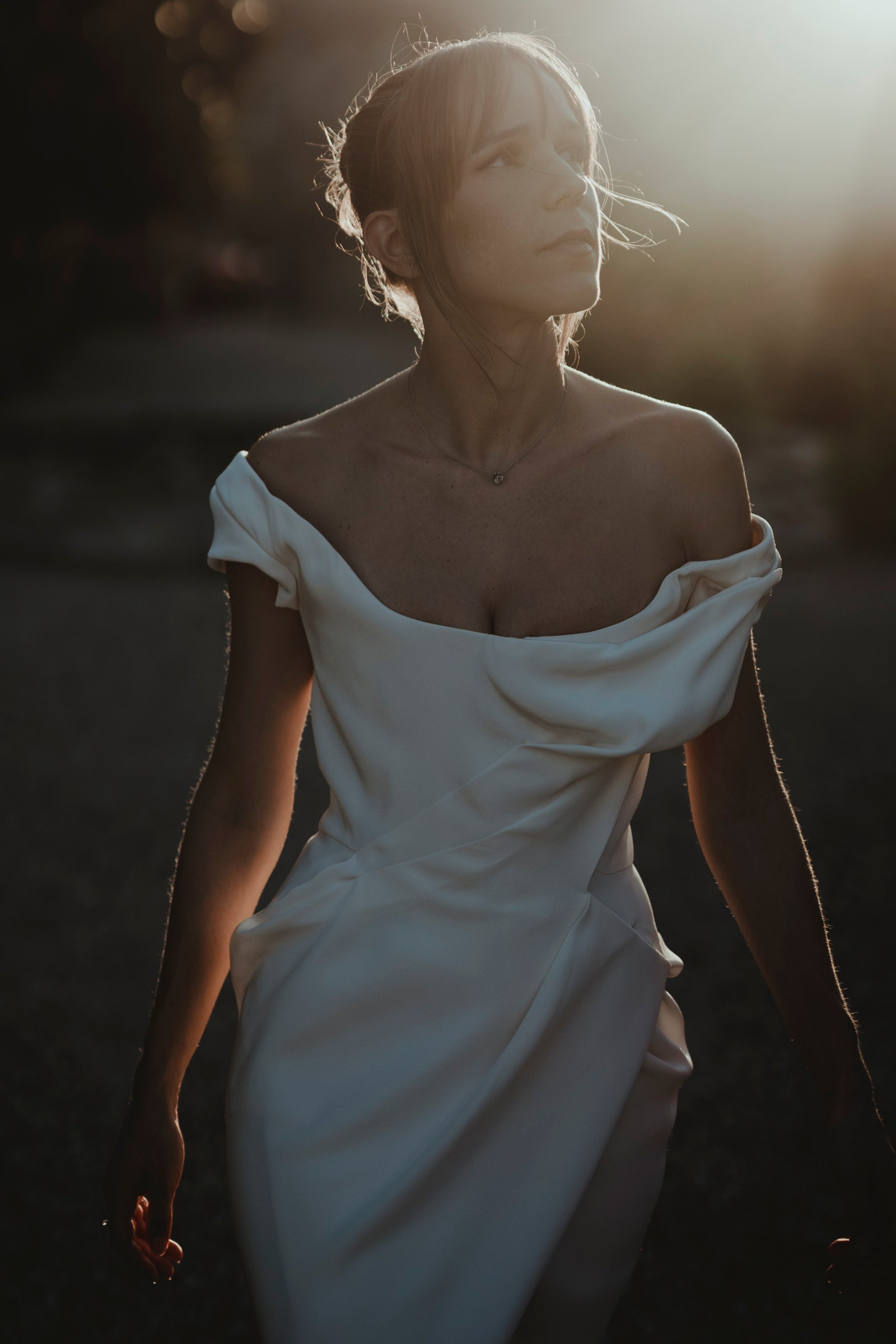 Tendencias en vestidos de novia 2024 cintura vasca inspiración medieval mangas de tul y otras grandes apuestas para lo...