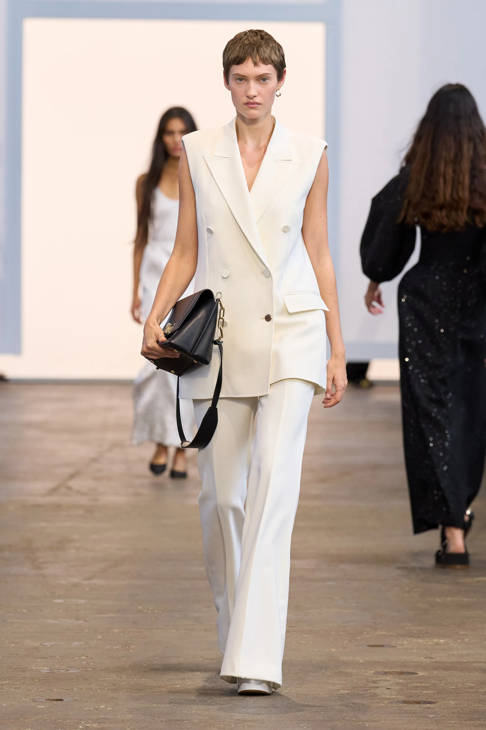 chaleco largo en Gabriela Hearst primaveraverano 2024.