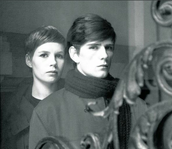 E d u ⚡ Stardust on Twitter: "Ha fallecido la fotógrafa Astrid Kirchherr. Me encanta esta foto junto al que fuera su pareja, el 5º Beatle, Stuart Sutcliffe.… https://t.co/5w403VSH2v"