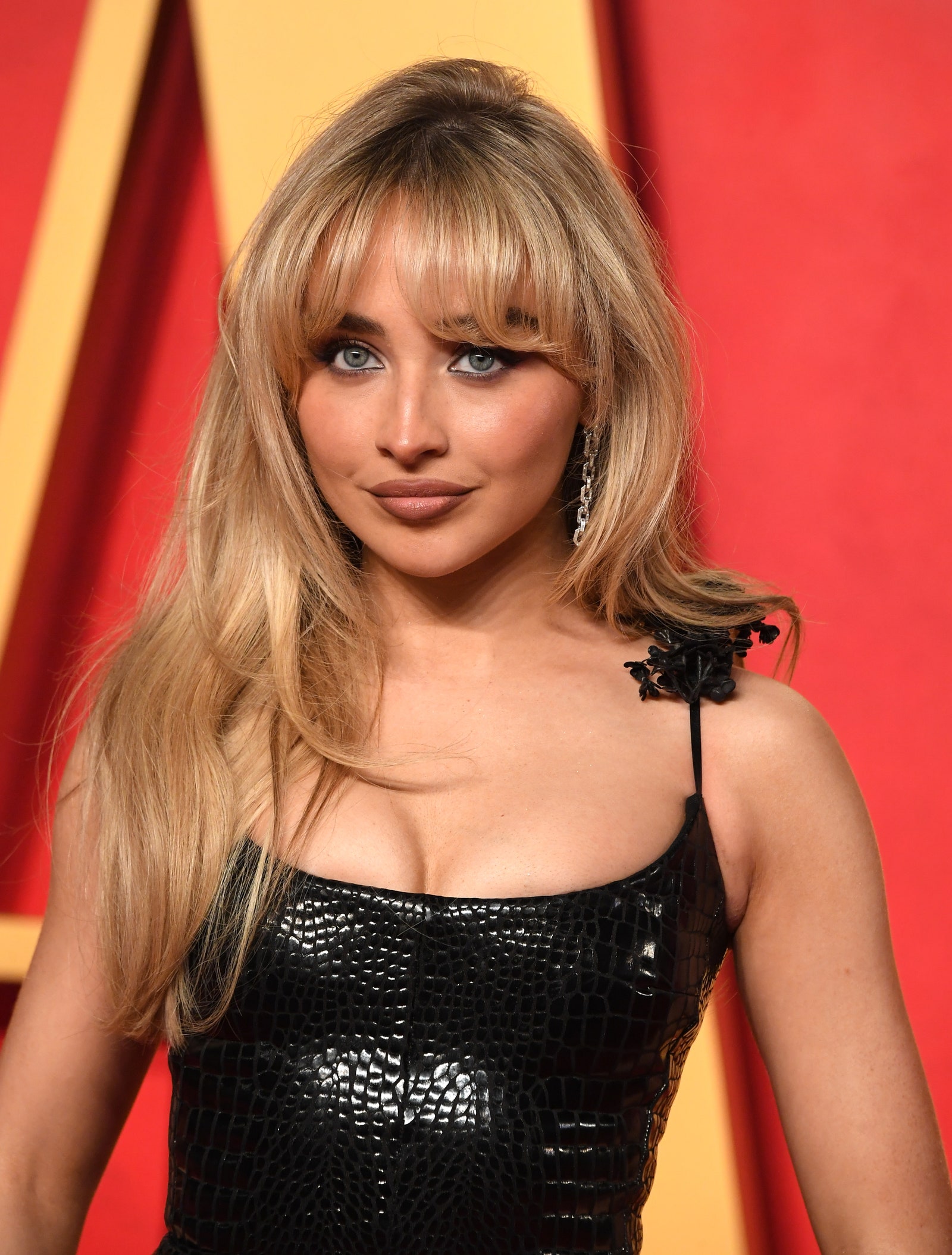 Sabrina Carpenter y Dakota Johnson corte de pelo a capas