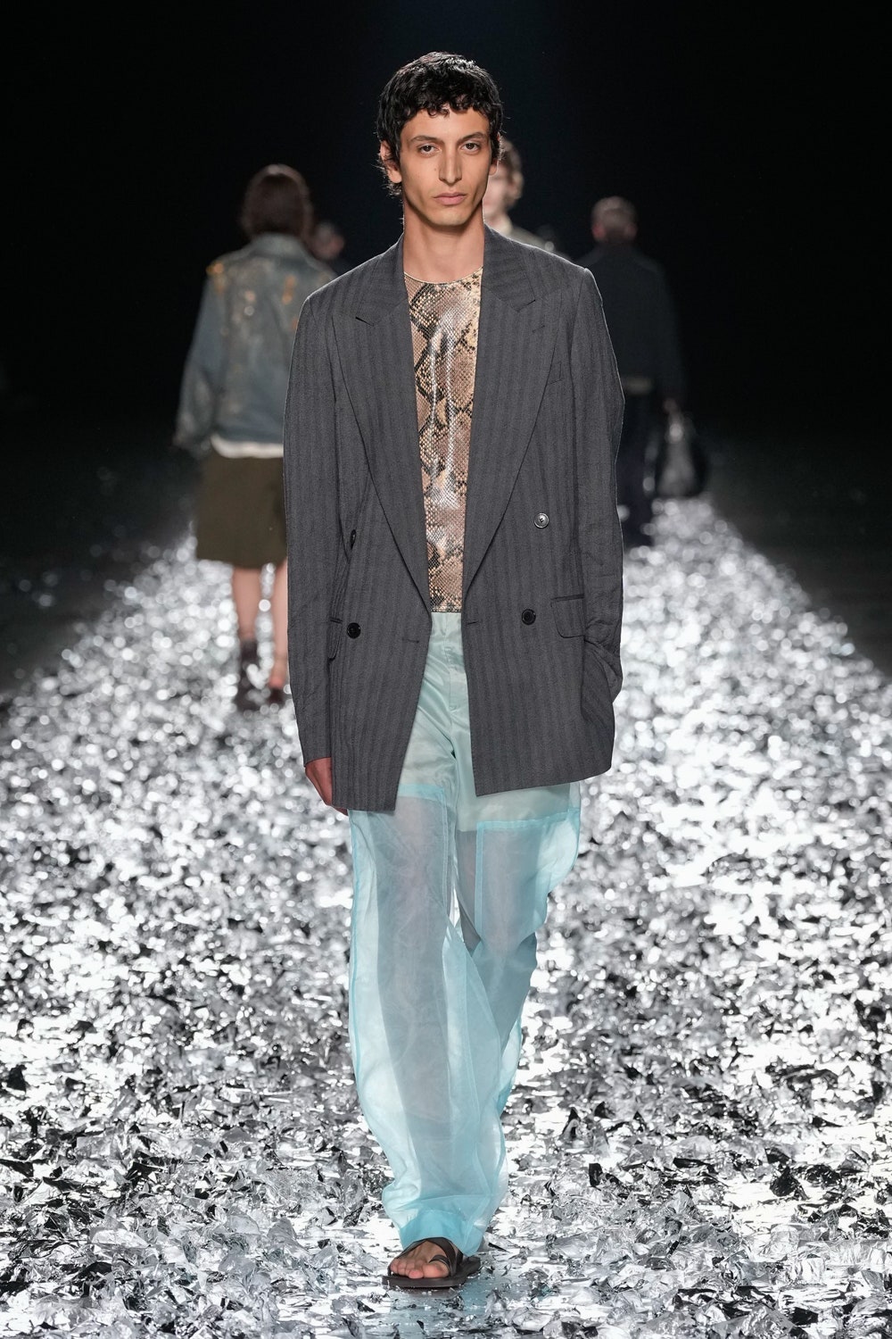 El desfile de despedida de Dries Van Noten es la consolidación definitiva del creador