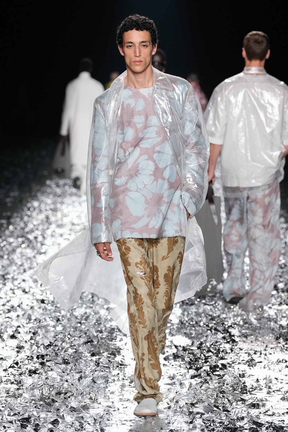 El desfile de despedida de Dries Van Noten es la consolidación definitiva del creador