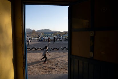 Niños juegan en el albergue Pan y vida, ubicado en Ciudad Juárez, Chihuahua, frontera con El Paso.