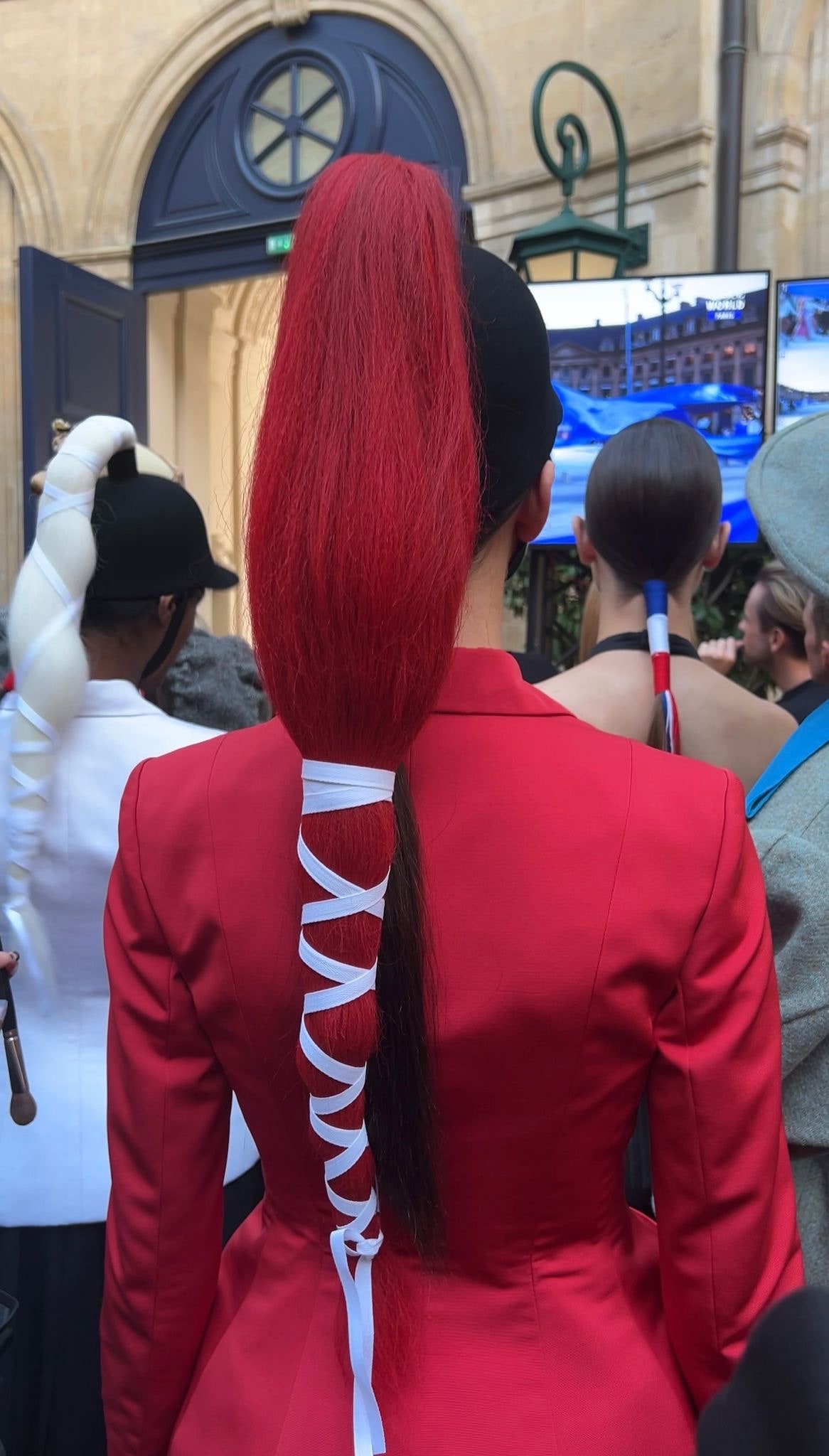 Trenzas Atebas el peinado visto Vogue World 2024 que todas llevaremos en la playa este verano