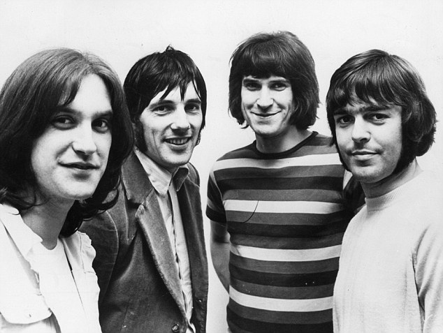 JAMES JAGGER: "NI BEATLES NI STONES, THE KINKS"