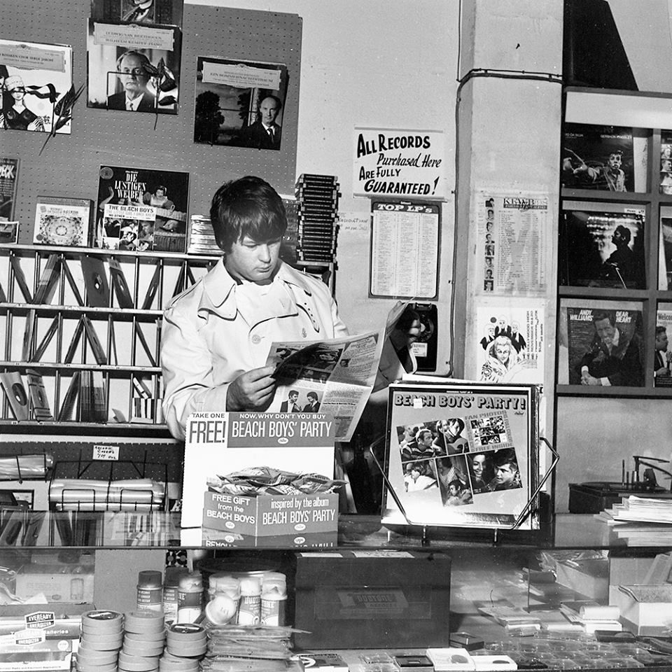 Resultado de imagen de brian wilson with records