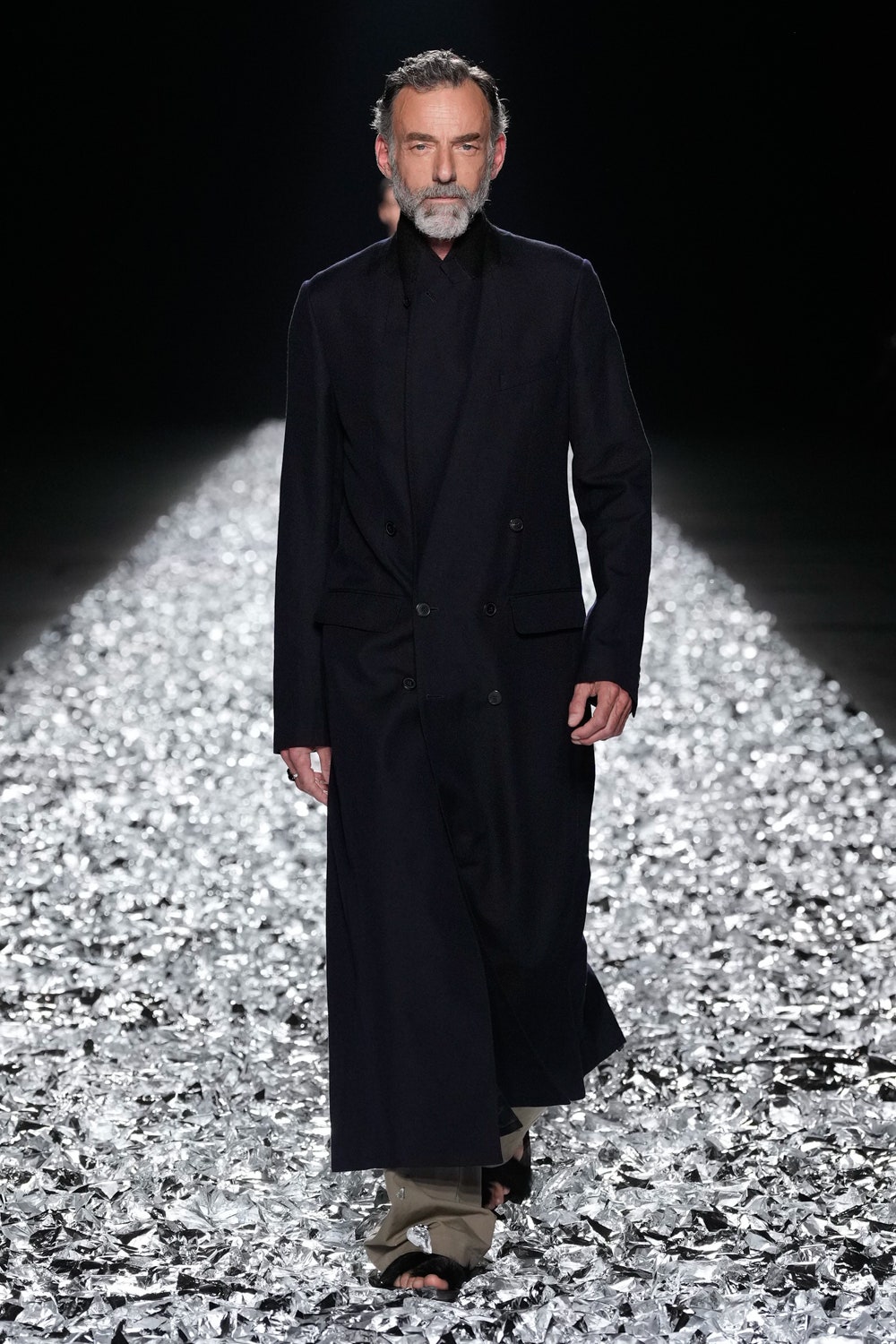 El desfile de despedida de Dries Van Noten es la consolidación definitiva del creador