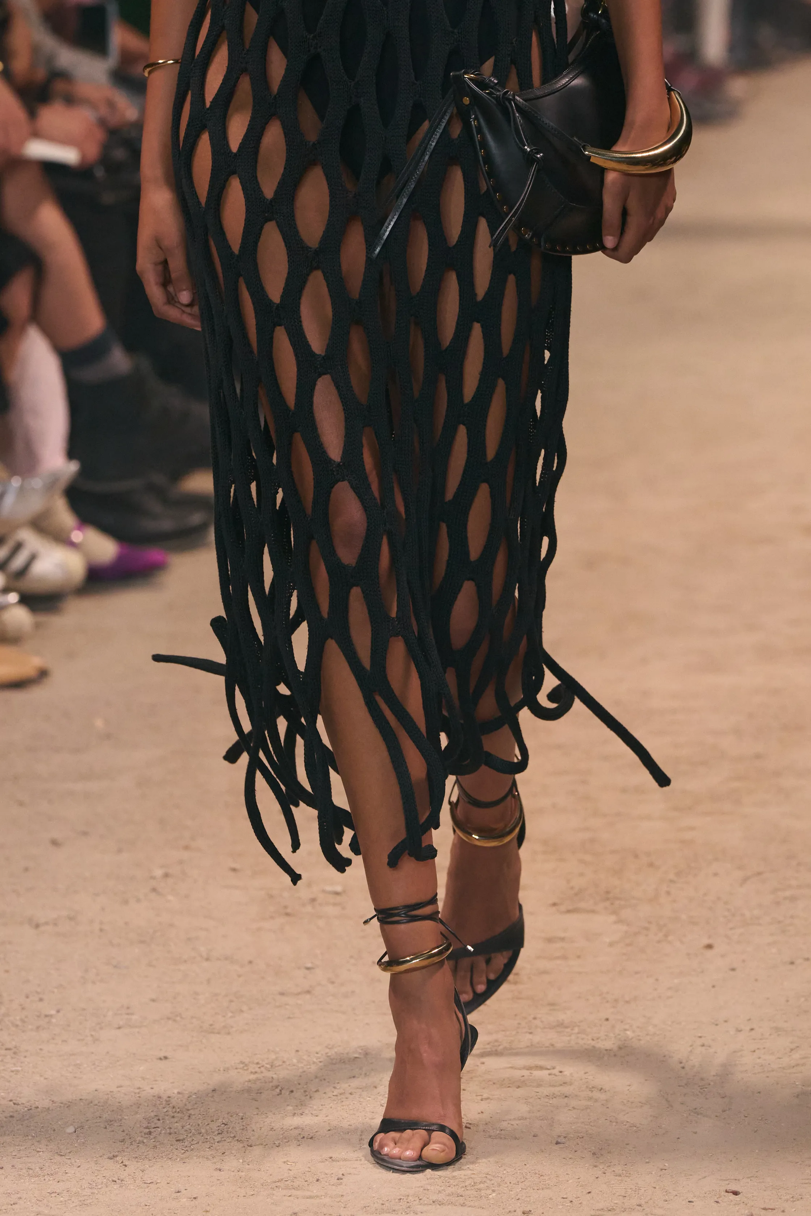 sandalias brazalete en Isabel Marant primavera verano 2024