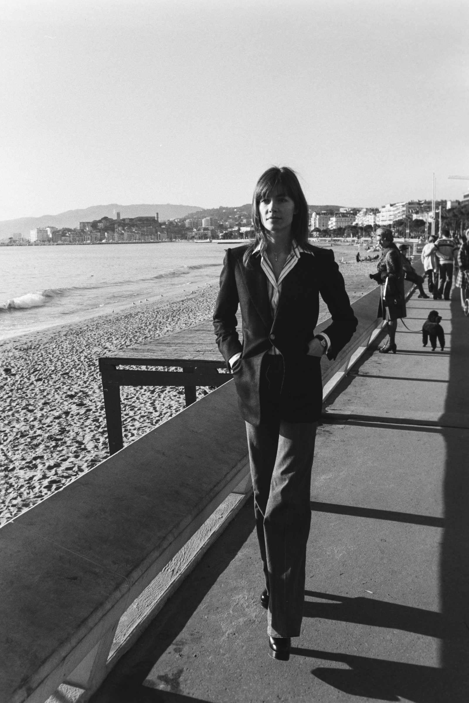 FranÃ§oise Hardy sur la plage Ã  Cannes le 19 janvier 1974.