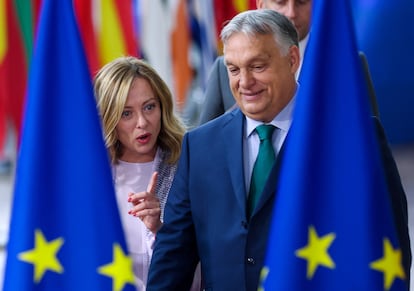 Meloni y Orbán, este jueves en la cumbre de Bruselas. 