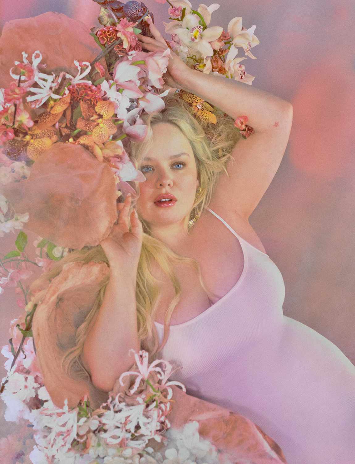 La actriz Nicola Coughlan vestida de Skims para su nueva campaña