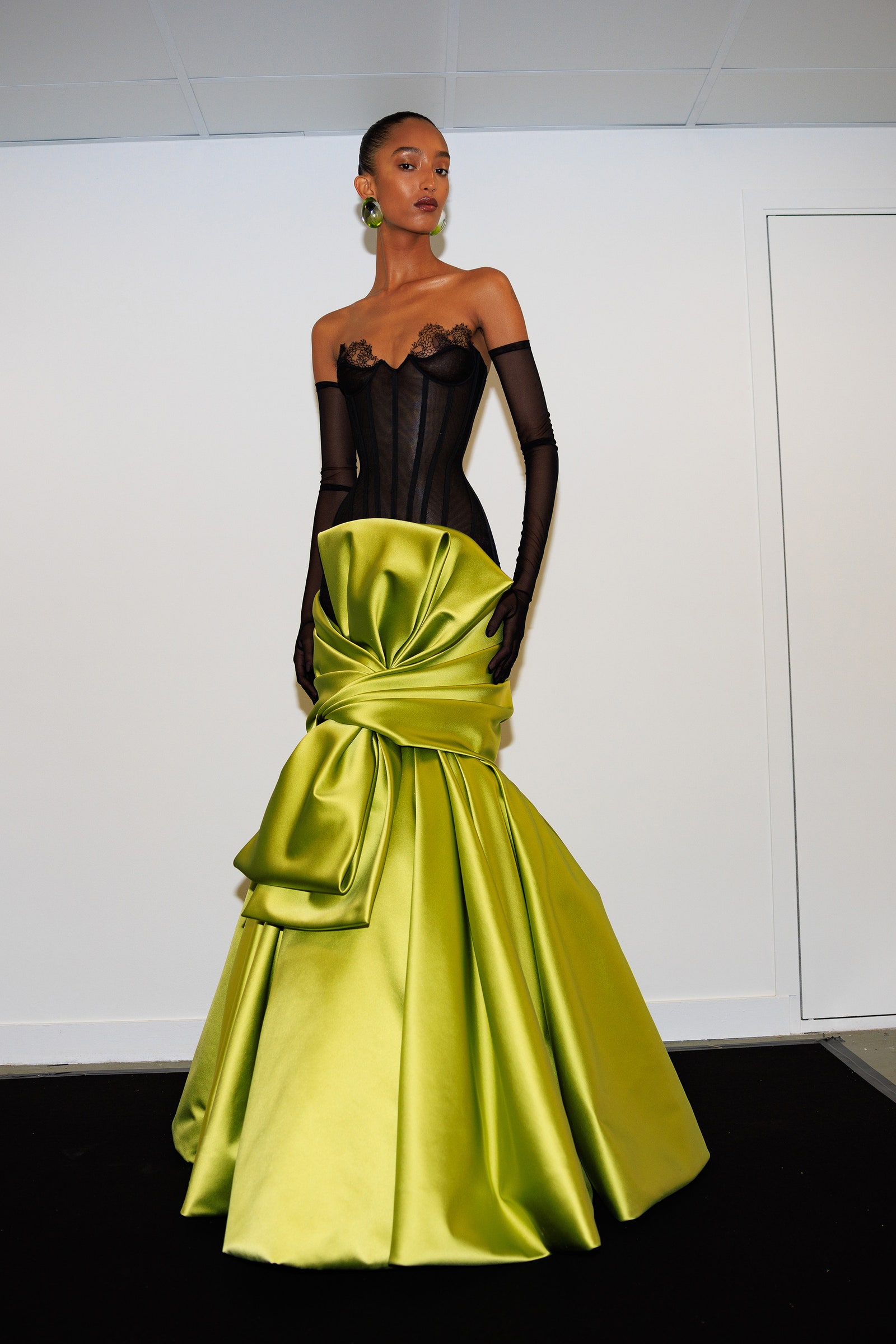 Schiaparelli habla de renacimiento en su desfile de Alta Costura otoñoinvierno 20242025