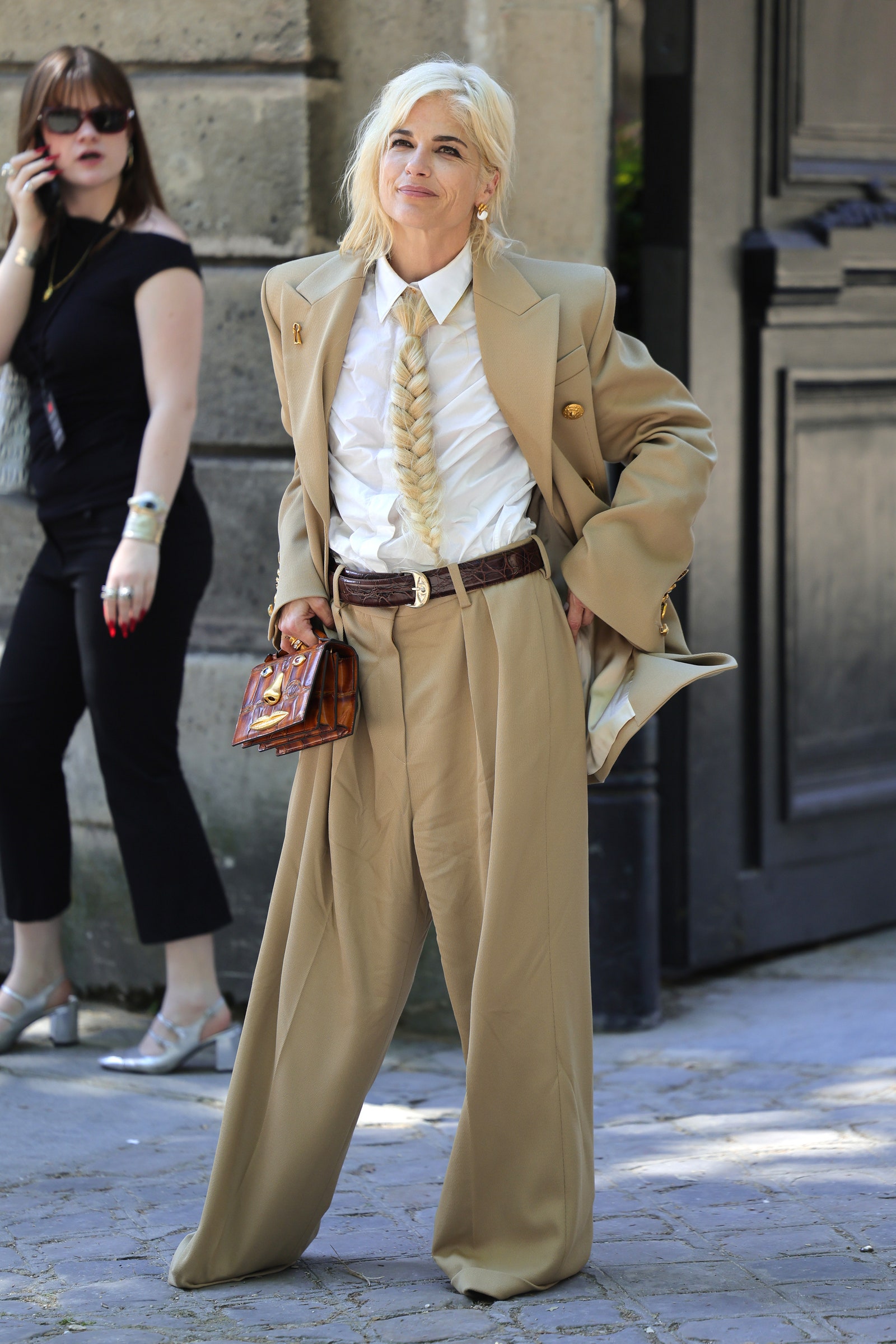 Selma Blair con un traje de chaqueta ‘oversize de Schiaparelli