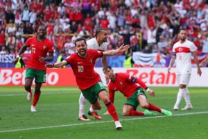 Bernardo Silva celebra su gol, el primero de Portugal a Turquía.