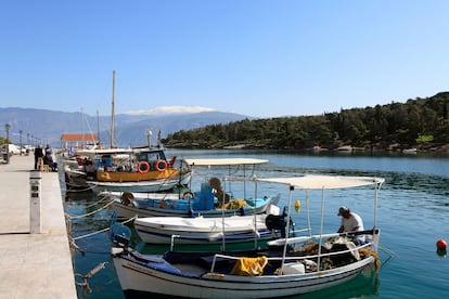 Galaxidi parece más una pequeña isla que un pueblo costero continental.
