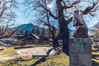 Carreteras principales de Metsovo, una ciudad en Epiro cerca de las montañas Pindus, en el norte de Grecia. 