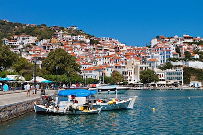 Isla de Skopelos en Grecia. Vista del puerto viejo. 