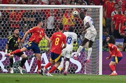 Randal Kolo Muani abre el marcador para Francia.