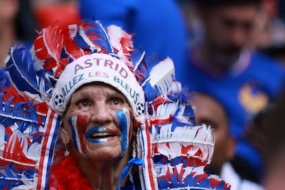Una aficionada francesa, en el estadio de Munich.