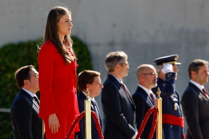 La princesa de Asturias, Leonor de Borbón, durante su ceremonia de despedida oficial con honores en el Aeropuerto Internacional Adolfo Suárez Madrid-Barajas.
