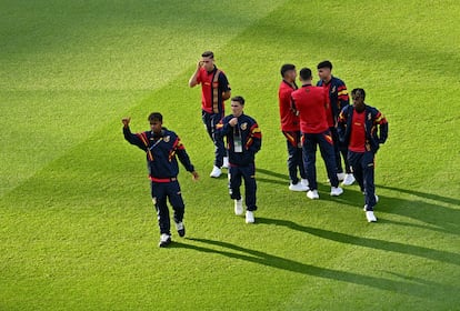 Lamine Yamal, Gavi, Nico Willian, Fermin Lopez y Pedri pisan el verde del estadio Olímpico de Berlín en los momentos previos al final contra Inglaterra. 