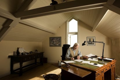 El escritor John le Carré.